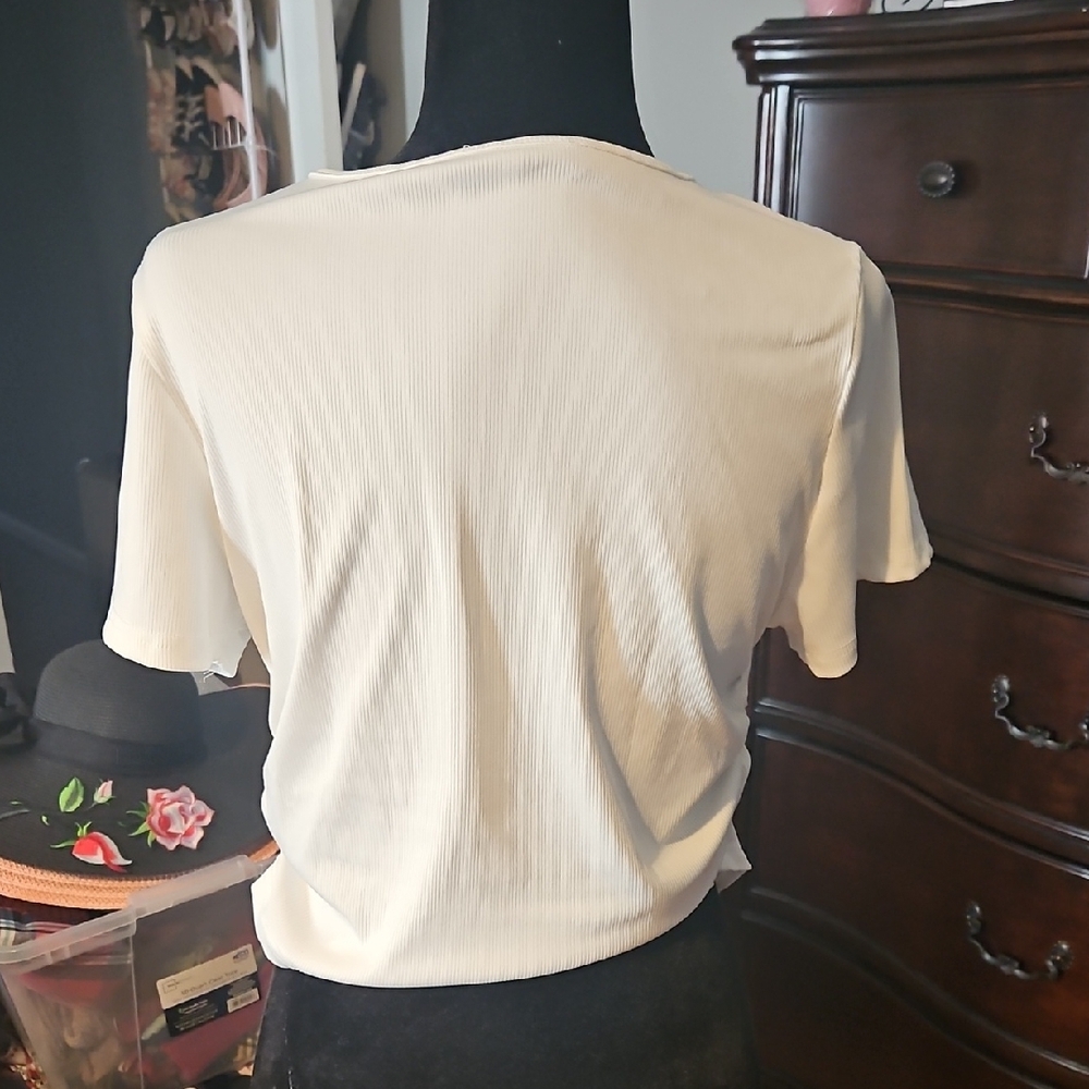 Basic White Tee - Picture 4 of 4